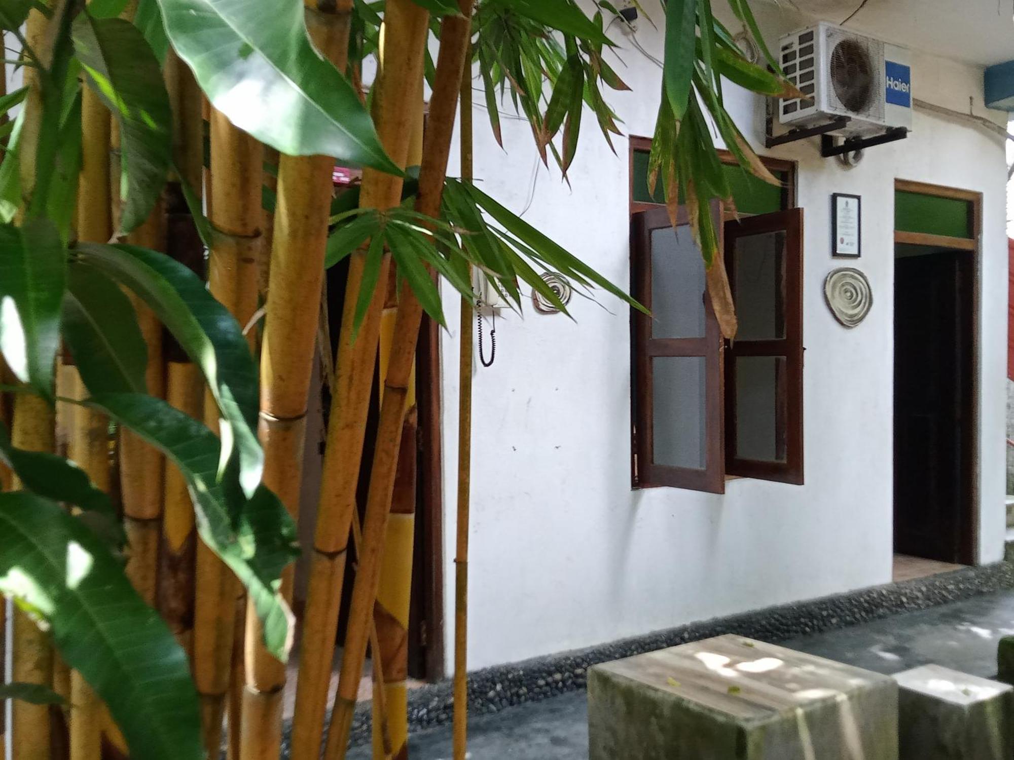 Suninn Hostel And Surf School Weligama Exterior photo