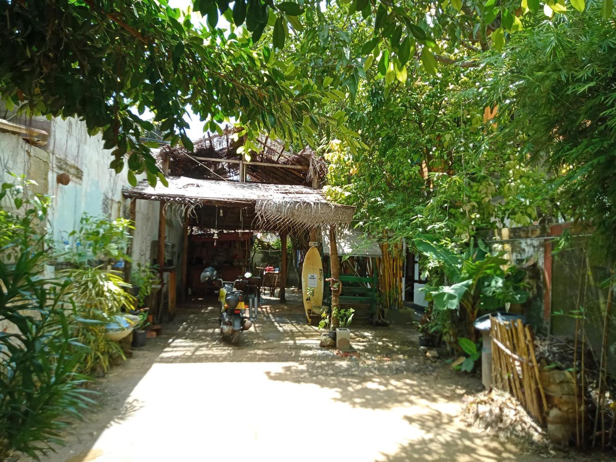 Suninn Hostel And Surf School Weligama Exterior photo