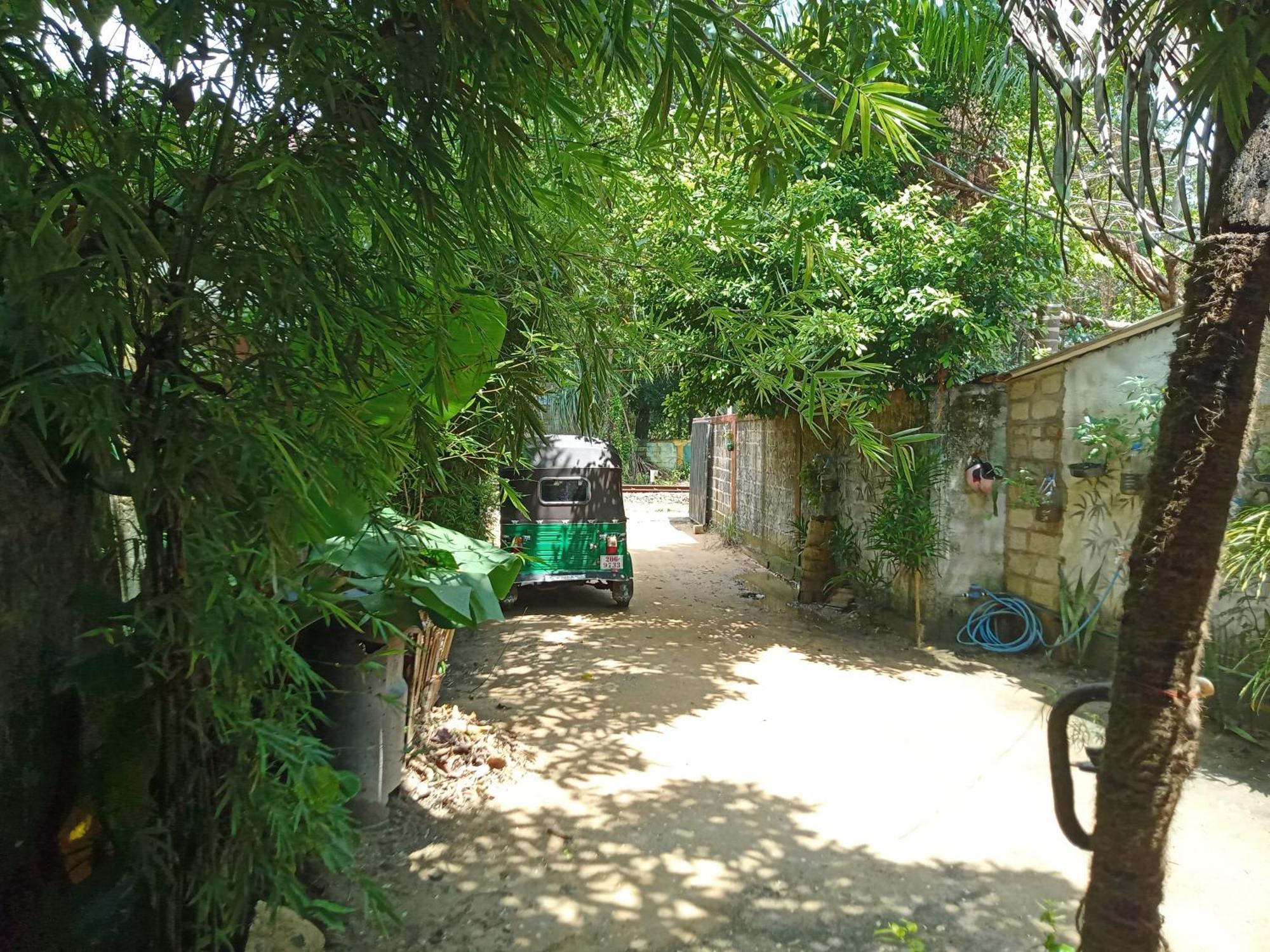 Suninn Hostel And Surf School Weligama Exterior photo