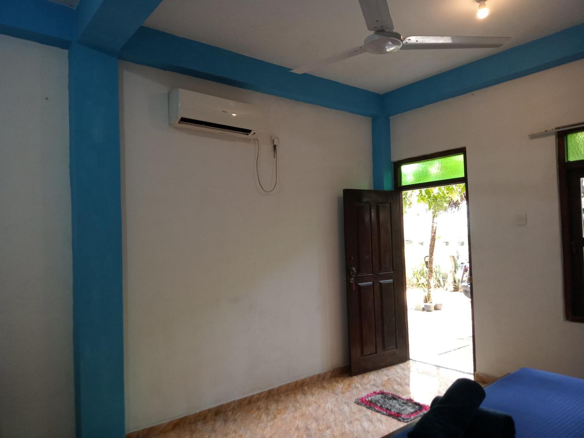 Suninn Hostel And Surf School Weligama Exterior photo